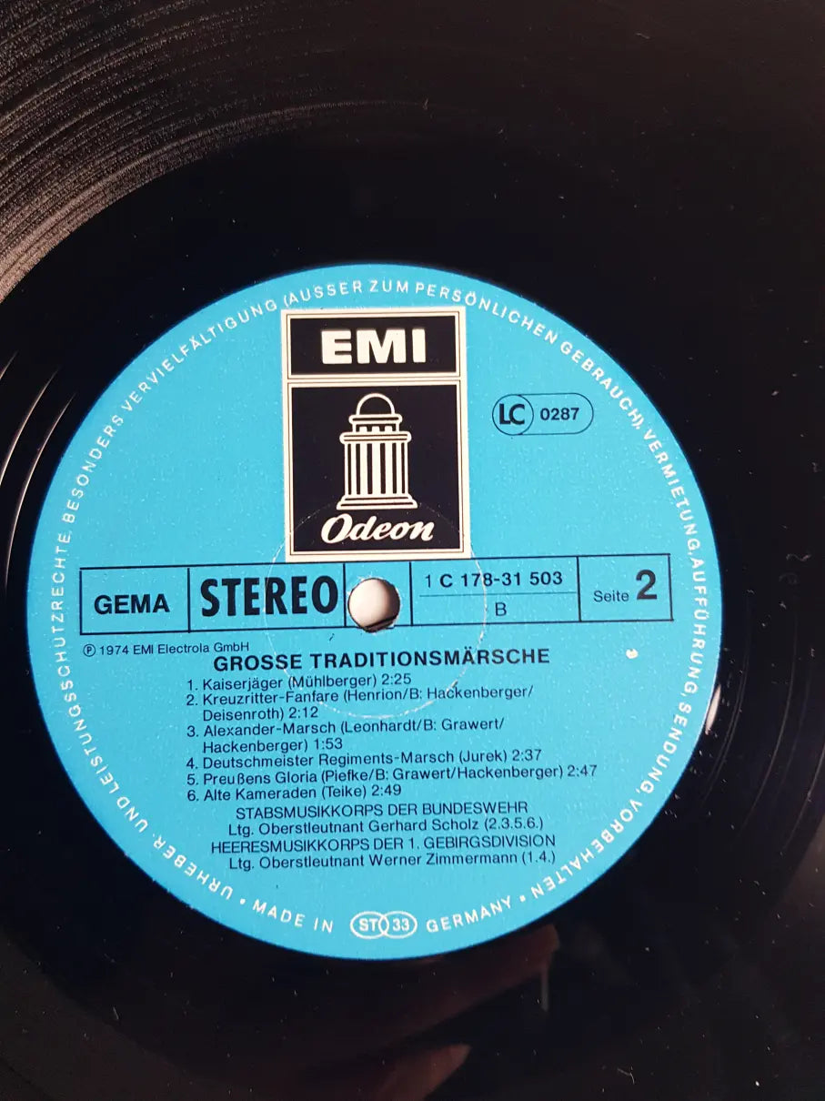 Stabsmusikkorps Der Bundeswehr , Leitung: Oberstleutnant Gerhard Scholz, Heeresmusikkorps Der 1. Gebirgsdivision , Leitung: Oberstleutnant Werner Zimmermann – Große Traditionsmärsche