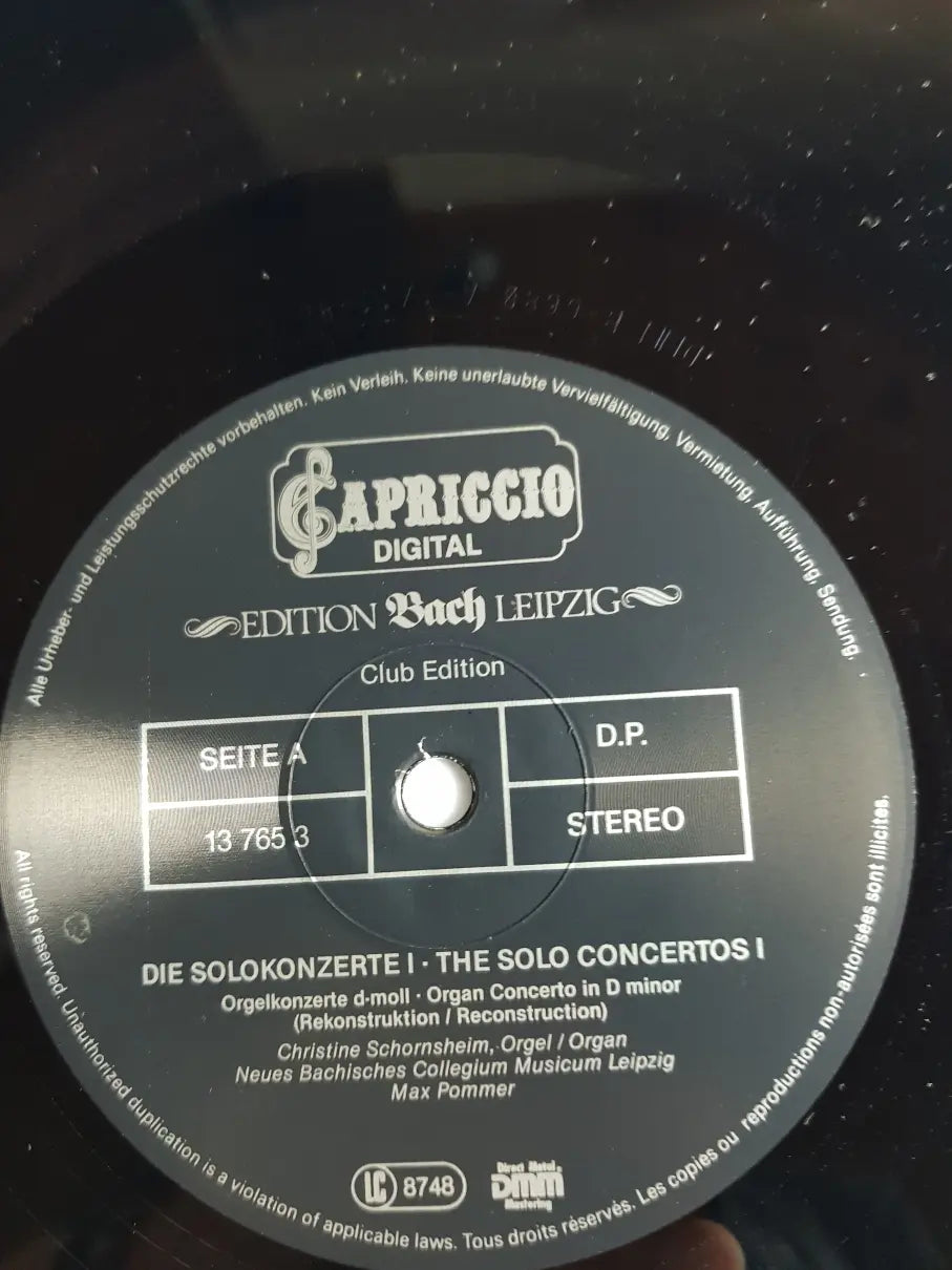 Johann Sebastian Bach • Christine Schornsheim , Orgel = Organ • Karl Suske , Violine = Violin • Burkhard Glaetzner , Oboe • Neues Bachisches Collegium Musicum Leipzig • Max Pommer – Die Solokonzerte