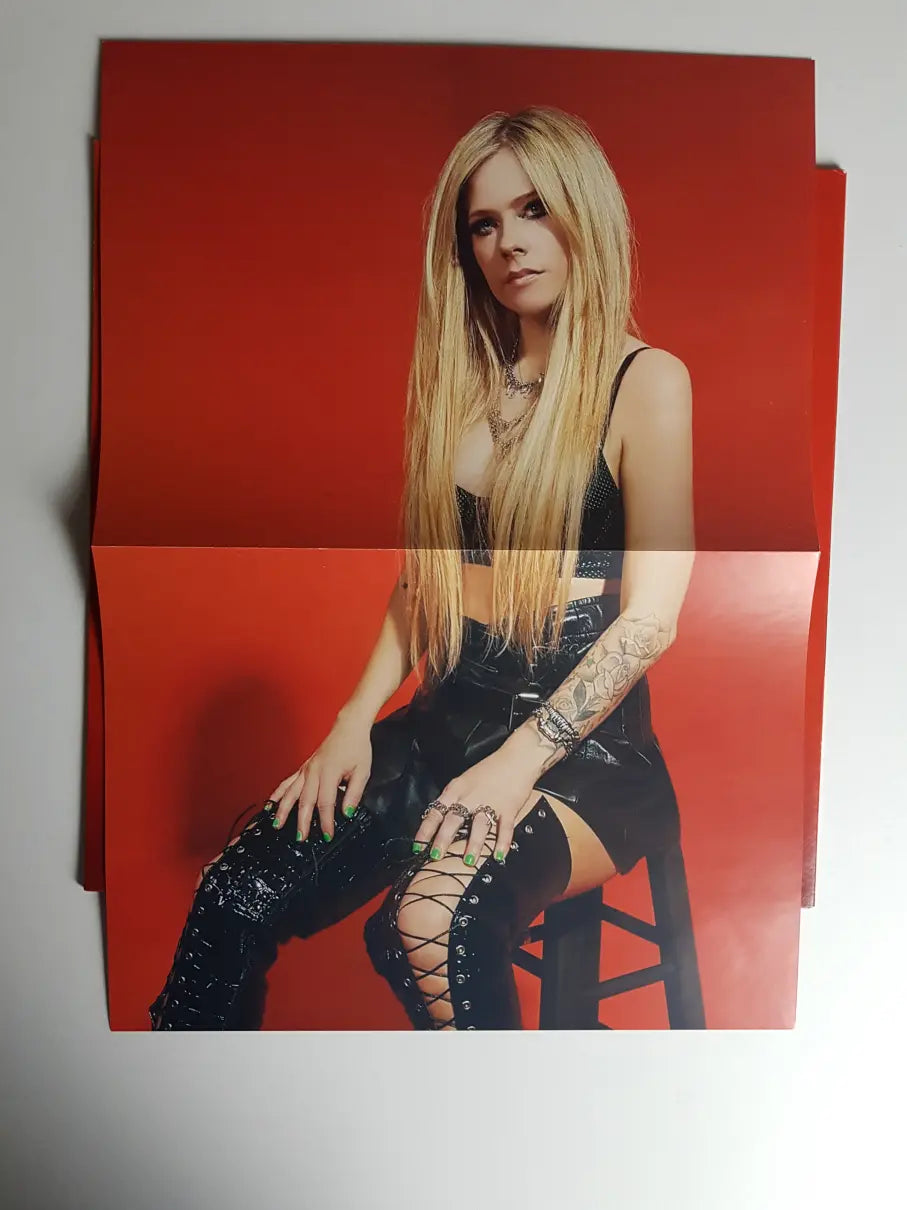 Avril Lavigne – Love Sux