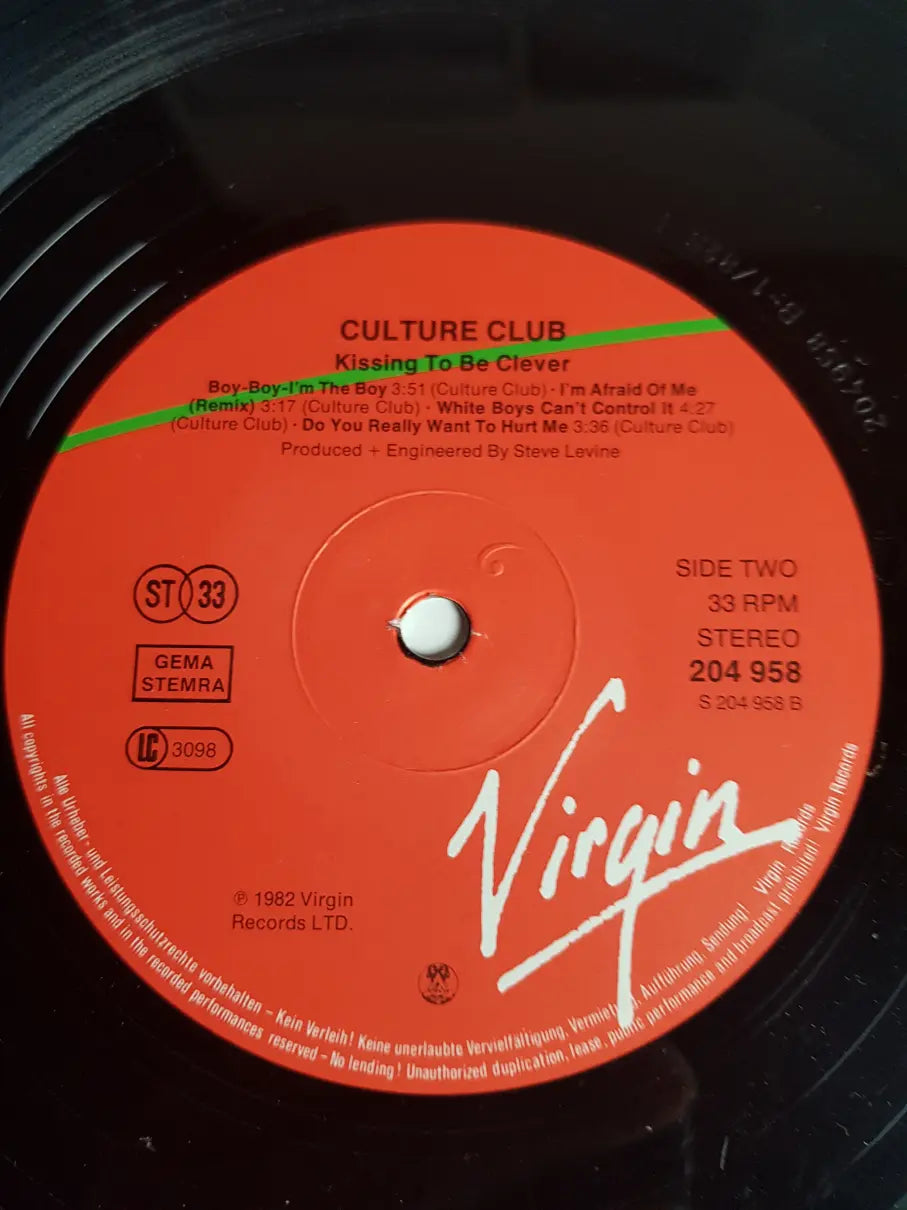 Culture Club – Kissing To Be Clever