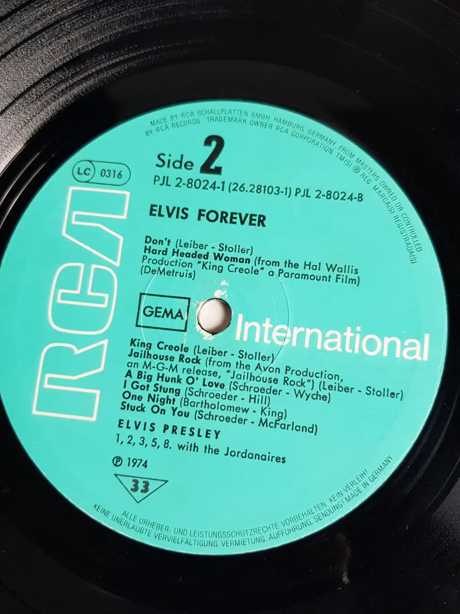 Elvis – Elvis Forever (32 Hits And The Story Of A King)