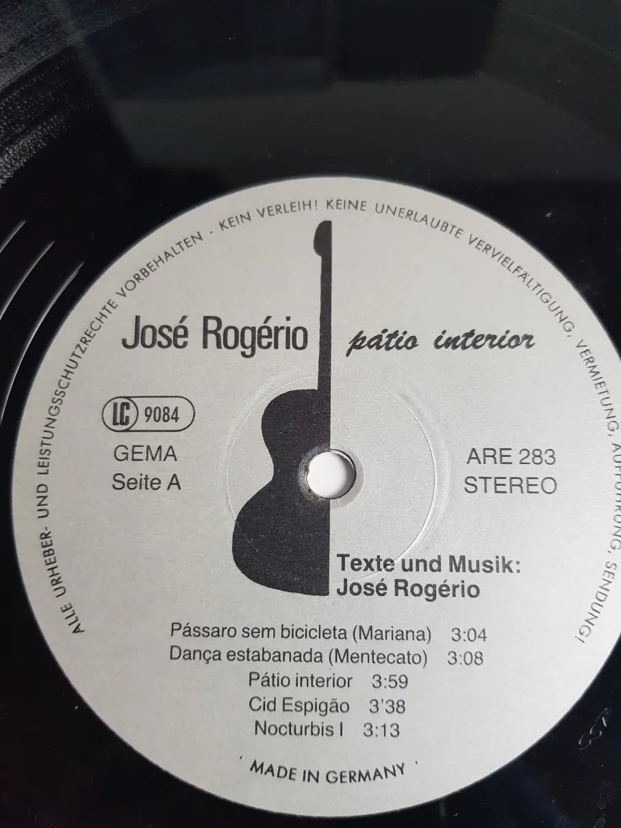 José Rogério – Pátio Interior