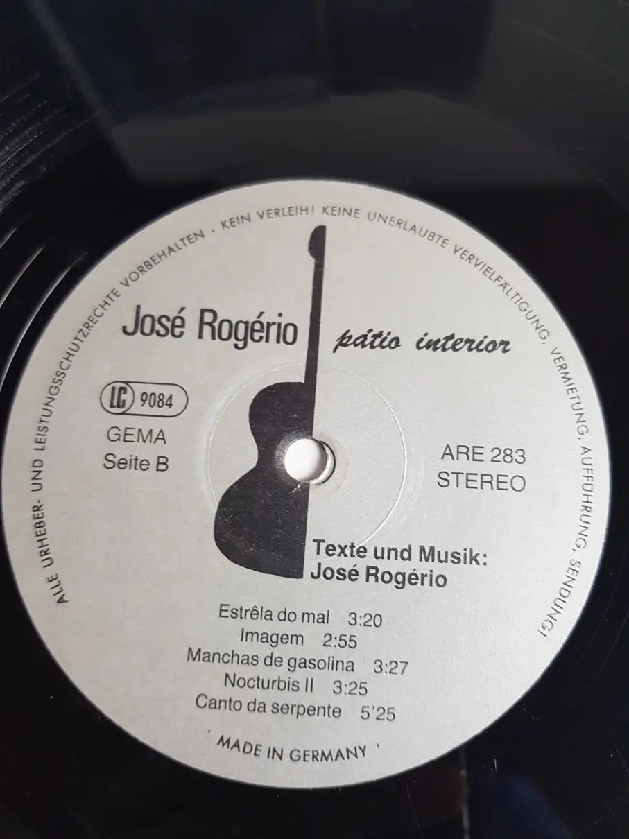 José Rogério – Pátio Interior