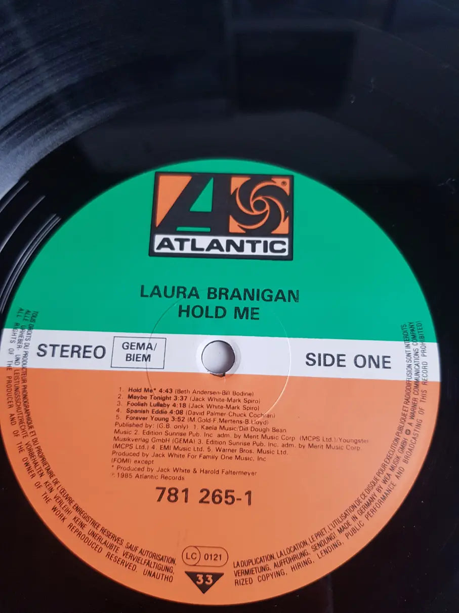 Laura Branigan – Hold Me