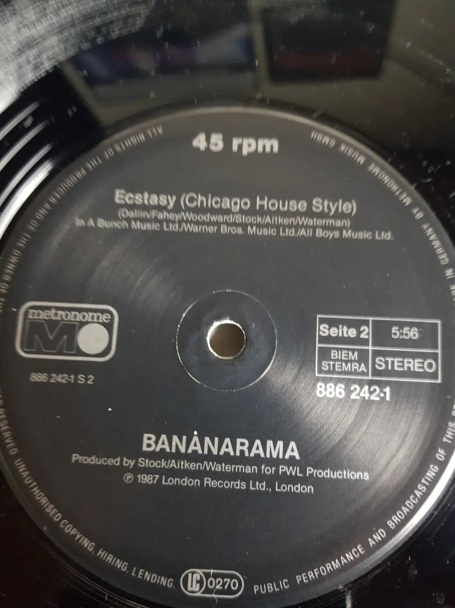 Bananarama – I Can't Help It
