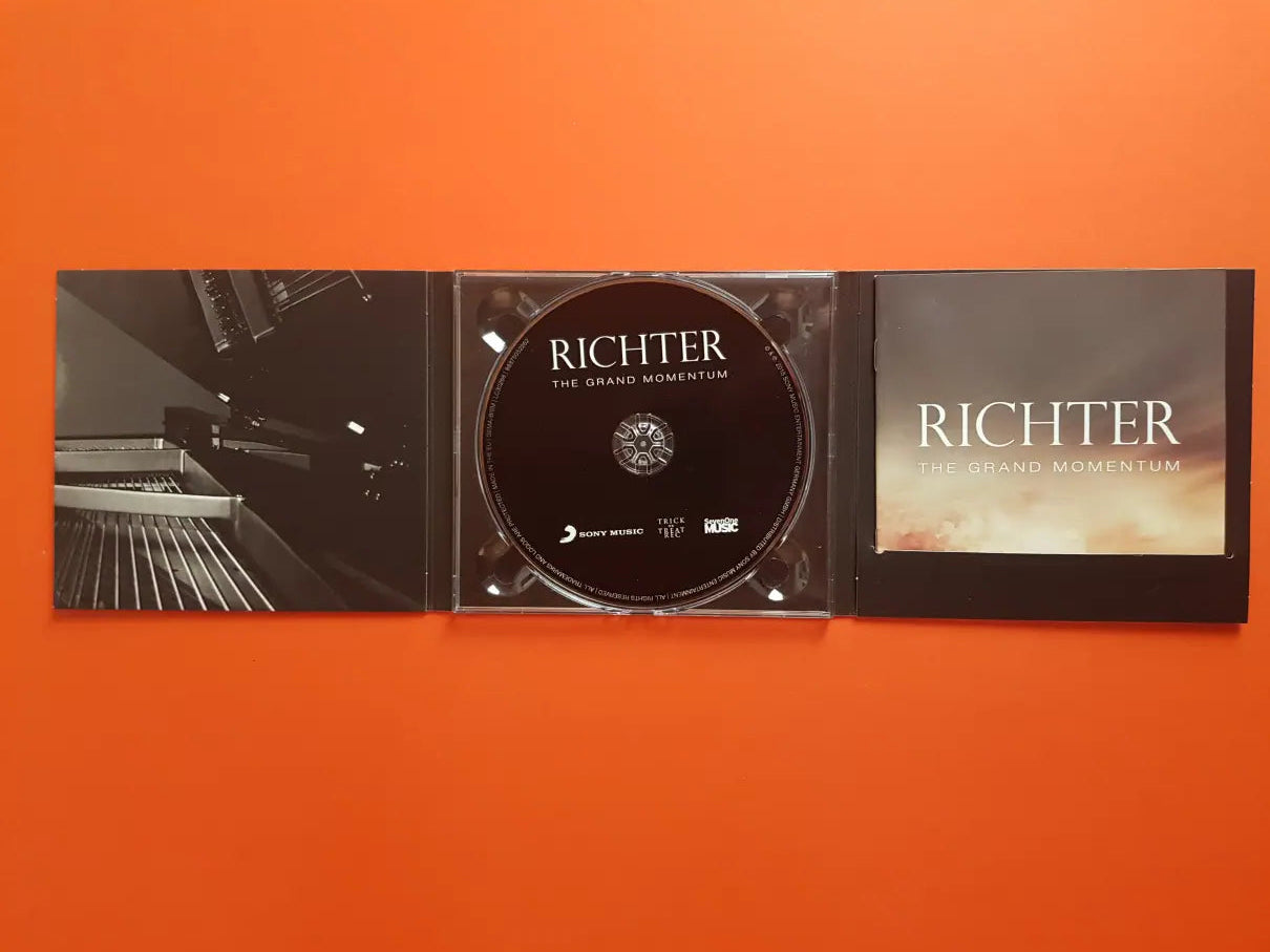 Benjamin Richter – The Grand Momentum
