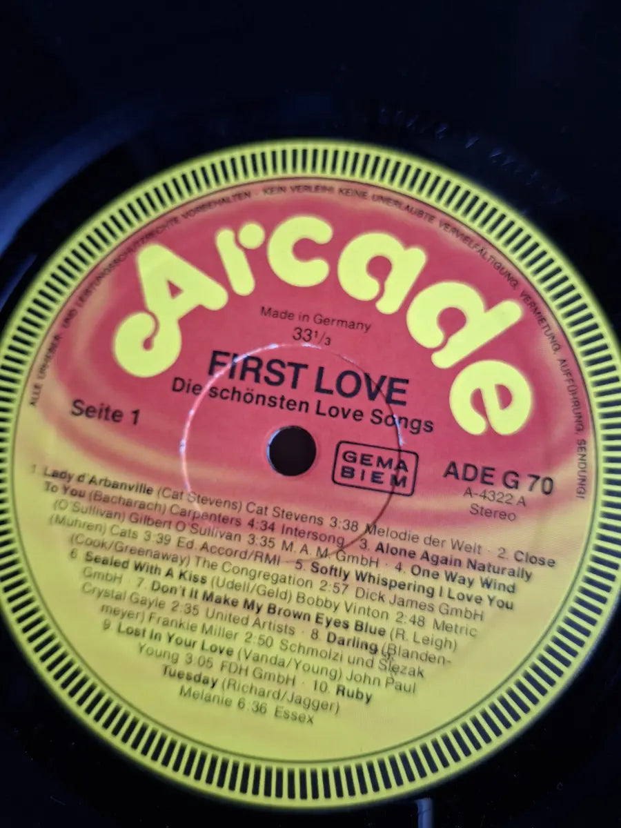 Sampler - First Love: Die Schönsten Lovesongs