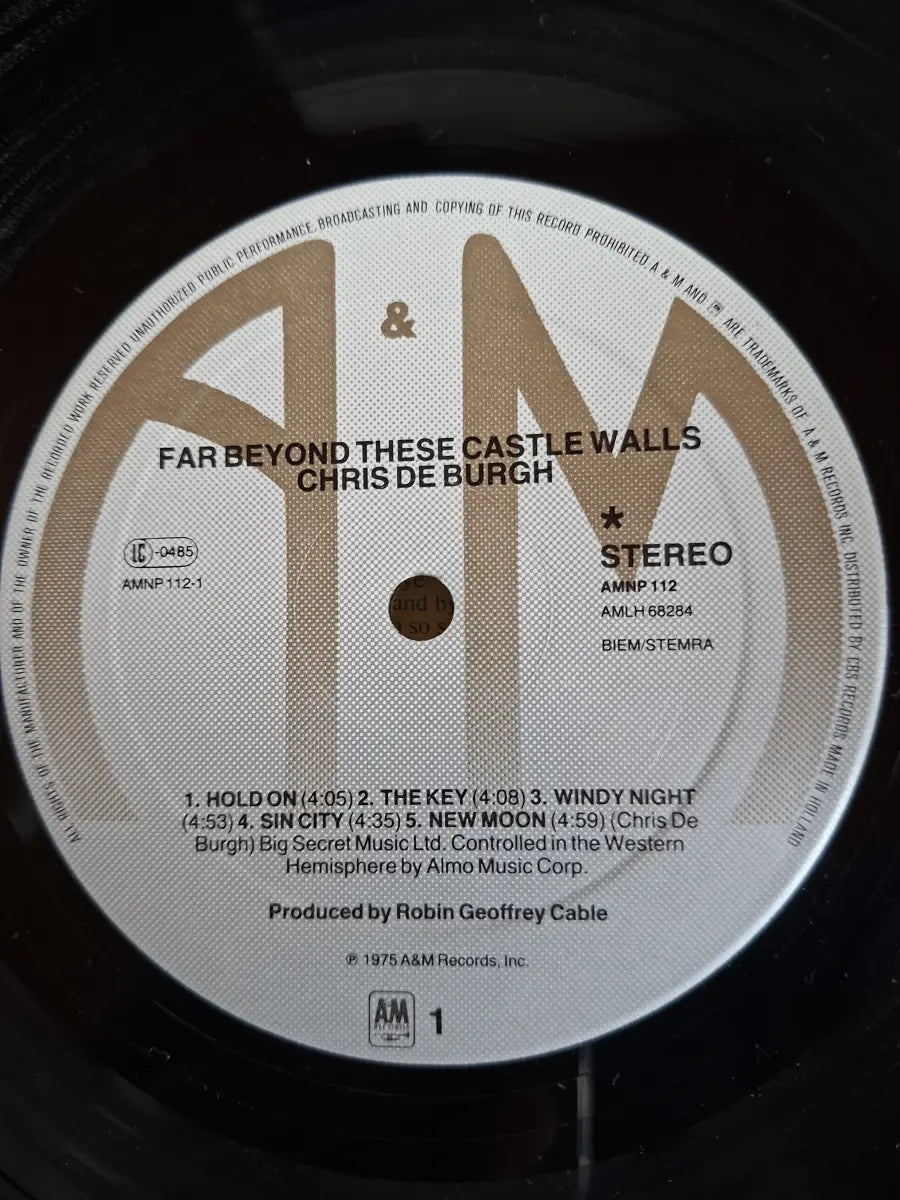 Chris de Burgh – Far Beyond These Castle Walls