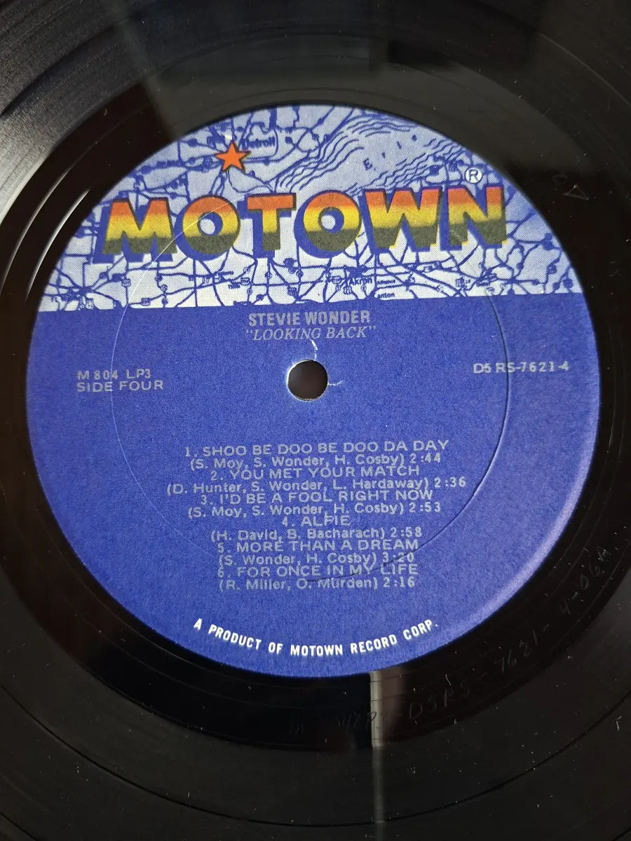 Stevie Wonder – Looking Back