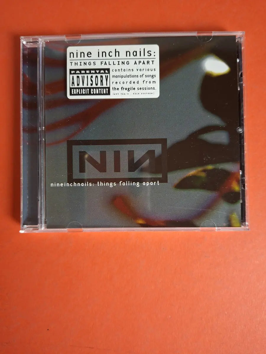 Nine Inch Nails – Things Falling Apart