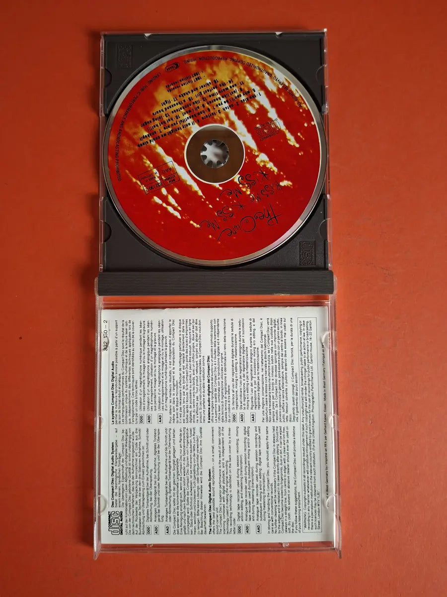 The Cure – Kiss Me Kiss Me Kiss Me