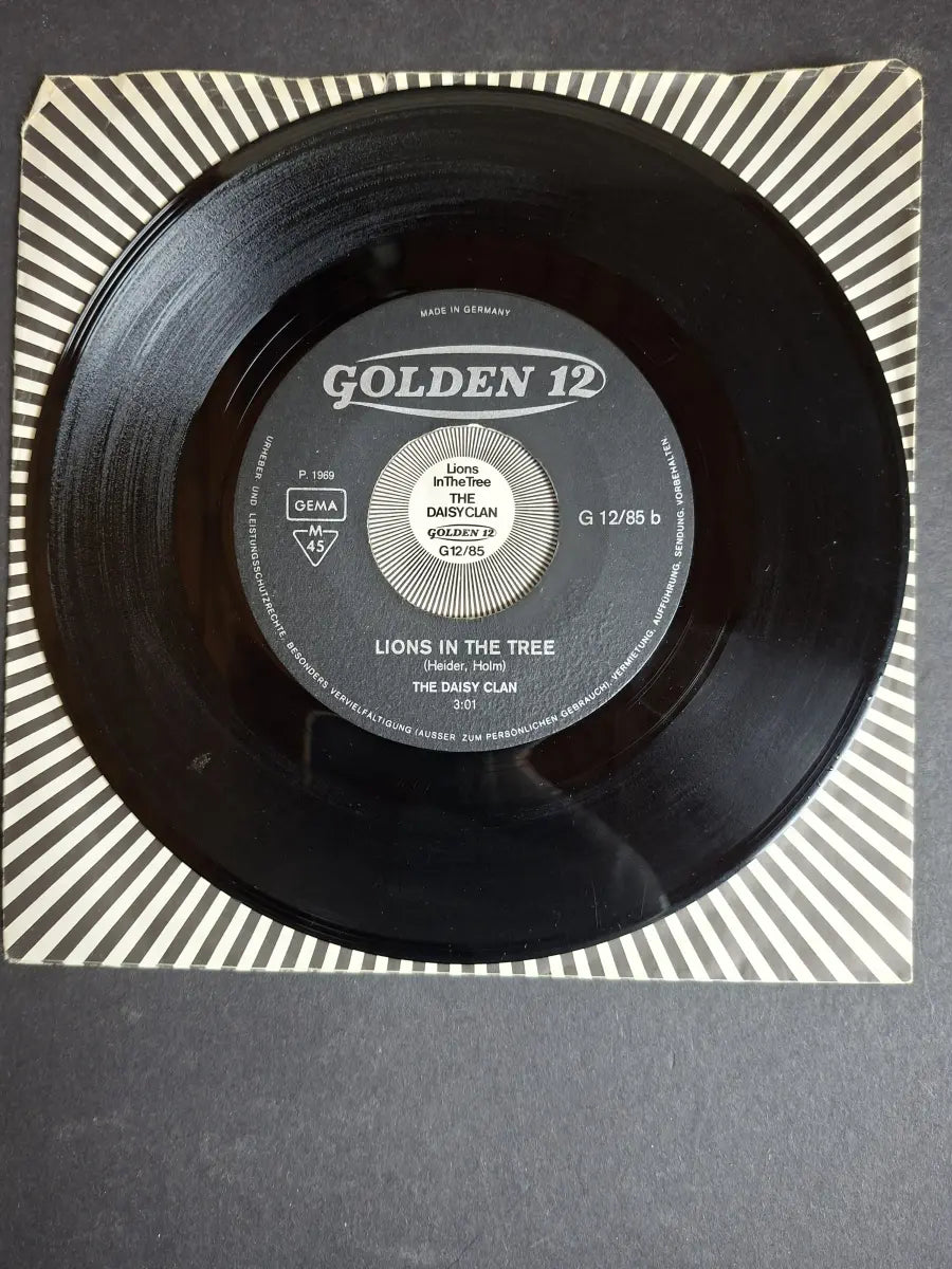 The Daisy Clan – Mr. Walkie Talkie / Lions In The Tree