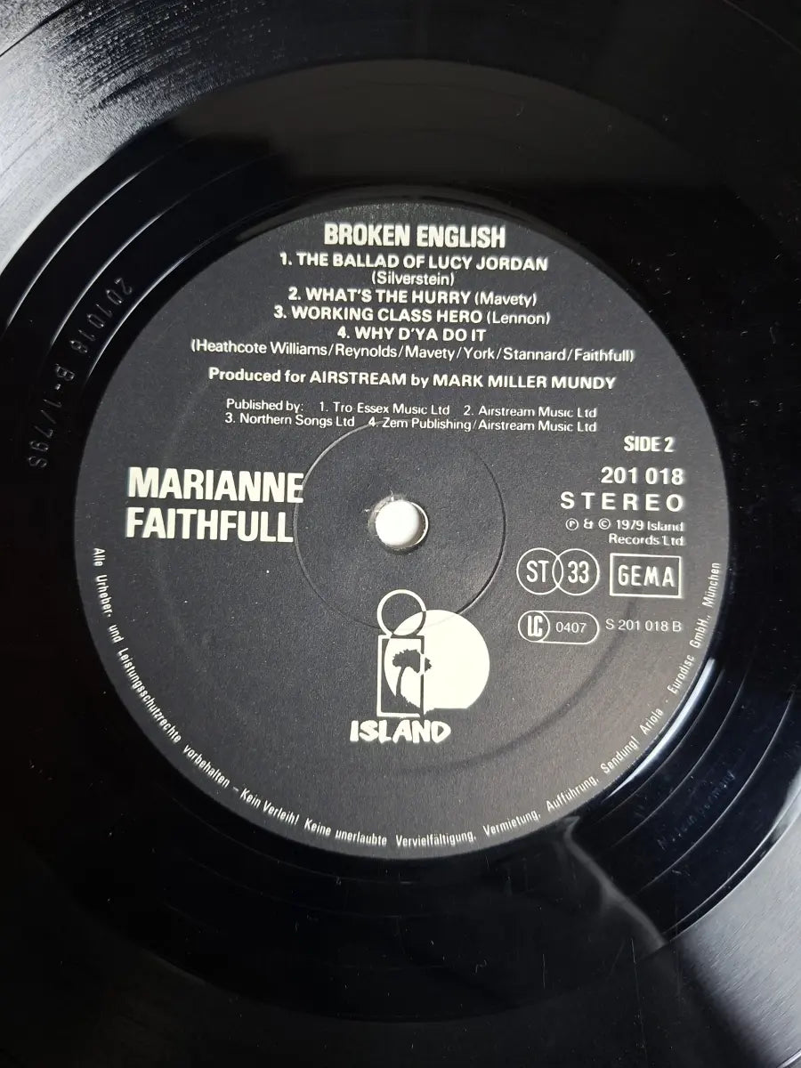 Marianne Faithfull – Broken English