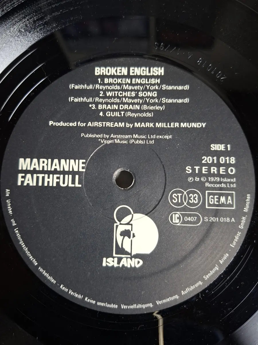 Marianne Faithfull – Broken English