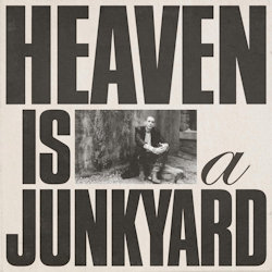 Das Bild zeigt das Albumcover von Youth Lagoon - Heaven Is A Junkyard