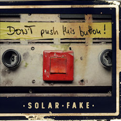 Das Bild zeigt das Albumcover von Solar Fake - Don't Push This Button!