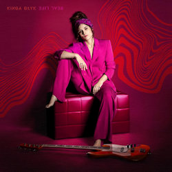 Das Bild zeigt das Albumcover von Kinga Glyk - Real Life