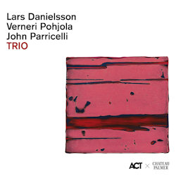 Das Bild zeigt das Albumcover von Lars Danielsson + Verneri Pohjola + John Parricelli - Trio