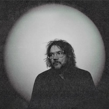Das Bild zeigt das Album von Jeff Tweedy mit dem Namen Twilight Override